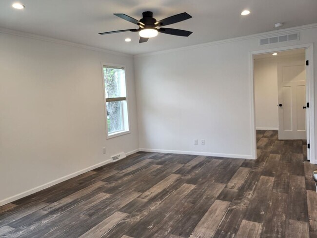 1149 Bayside Rd