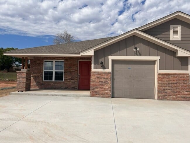 Building Photo - 709 League Cir Rental