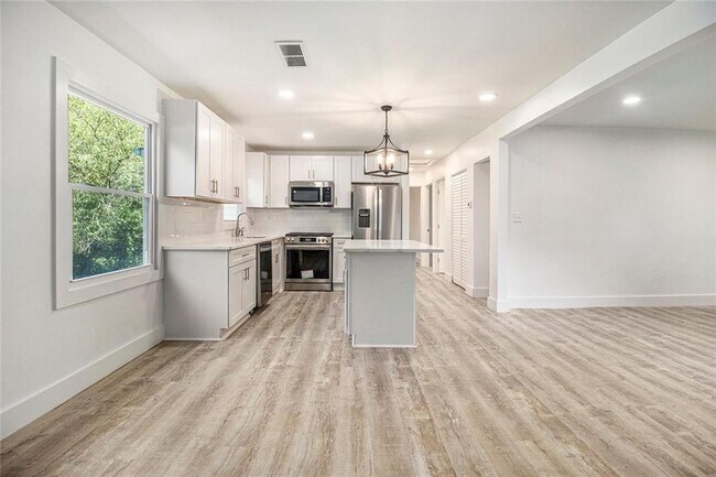 Photo - 1317 Redford Dr SE