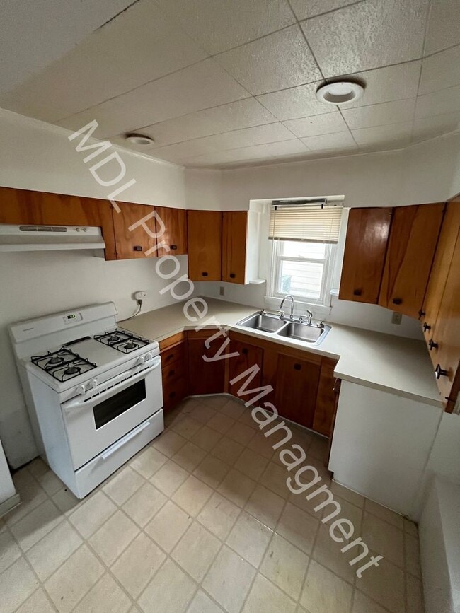 Building Photo - 206 Harold St Unit A