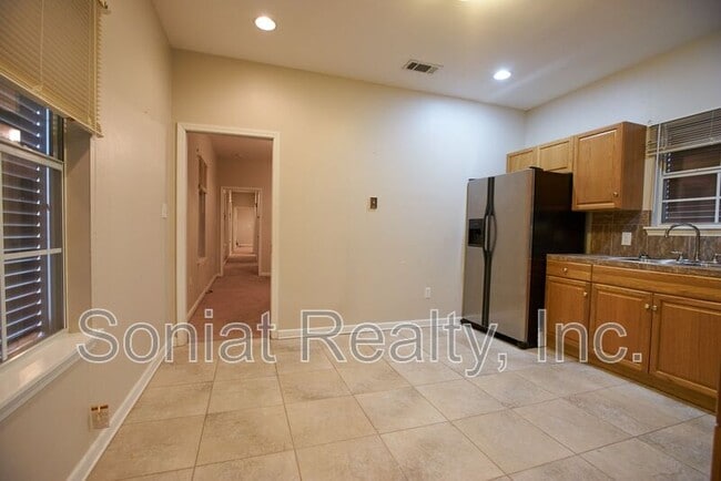 Photo - 3320 N Prieur St