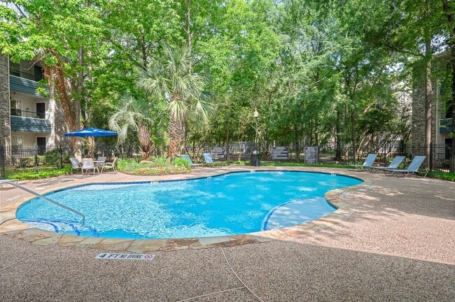 Building Photo - Forest View