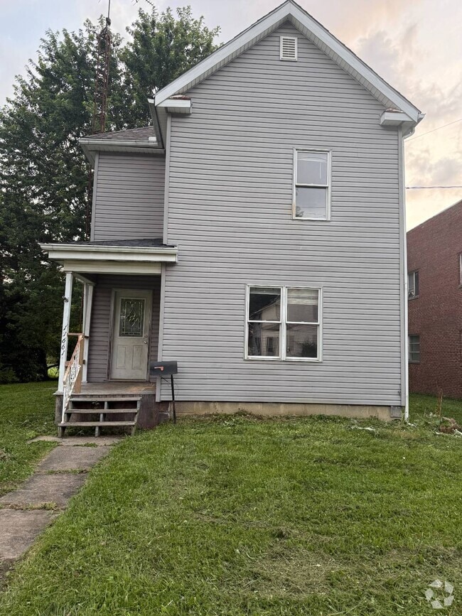 Building Photo - 11661 Rockhill Ave NE Rental