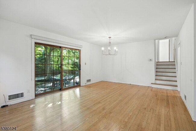 Photo - 121 Squire Hill Rd