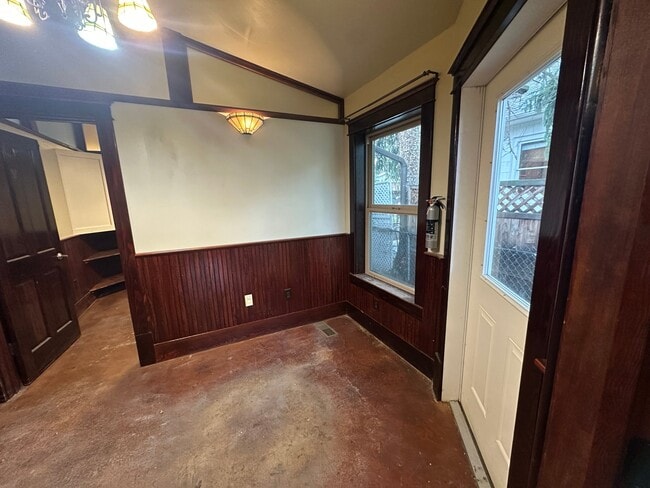 Photo - 103 S 8th Ave Unidad Bedrooms