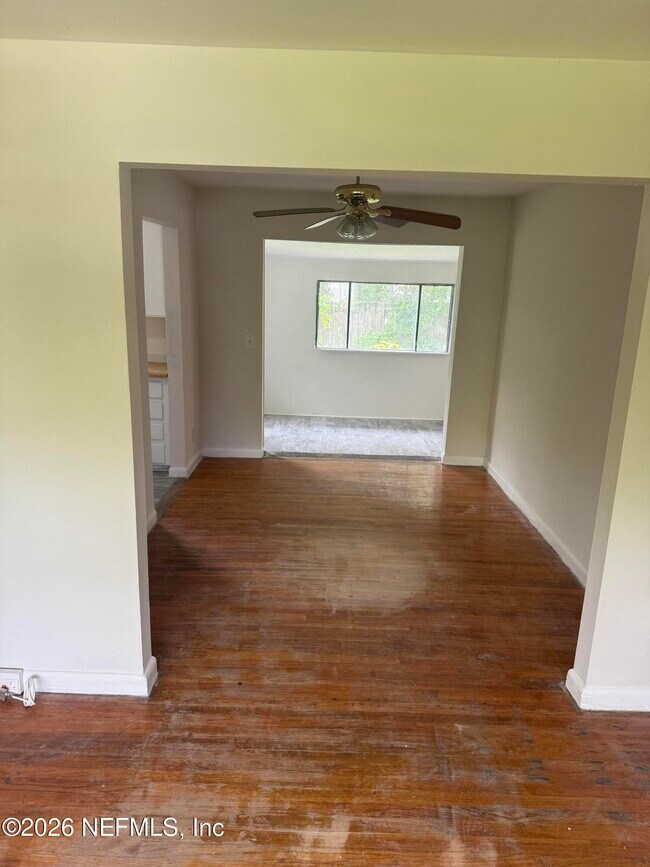 Photo - 7244 Sandhurst Rd S