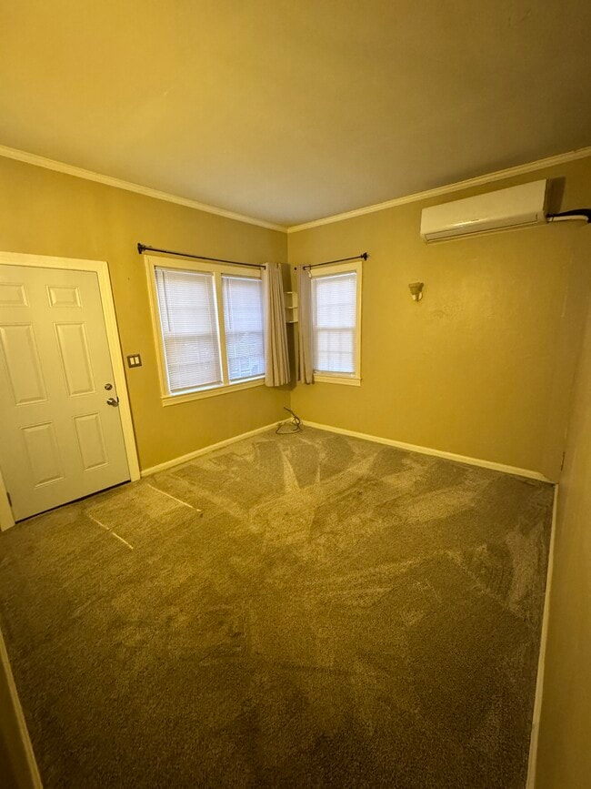 Living Room - 305 4th Ave Unit 1