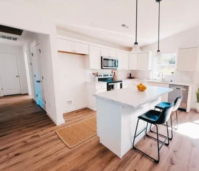 Photo - 384 Edgefield St