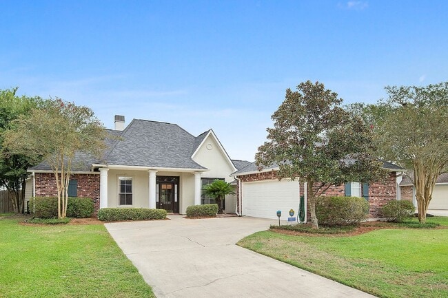 Photo - On the Lake! Large 3 Bedroom with huge fenced back yard