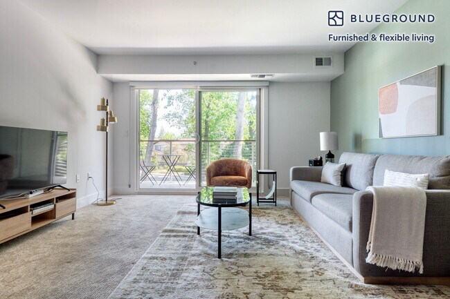 Building Photo - 350 Sharon Park Dr Rental