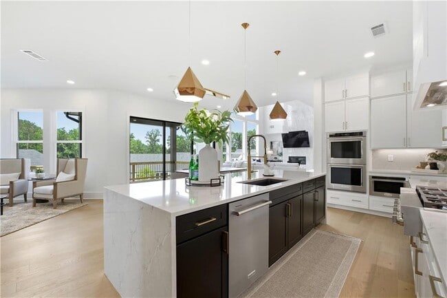 Photo - 4510 Hawthorn Cir