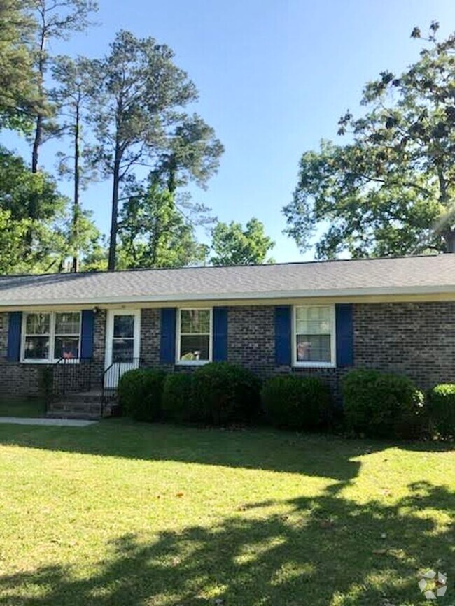 Building Photo - Updated and adorable rancher home in Old C...