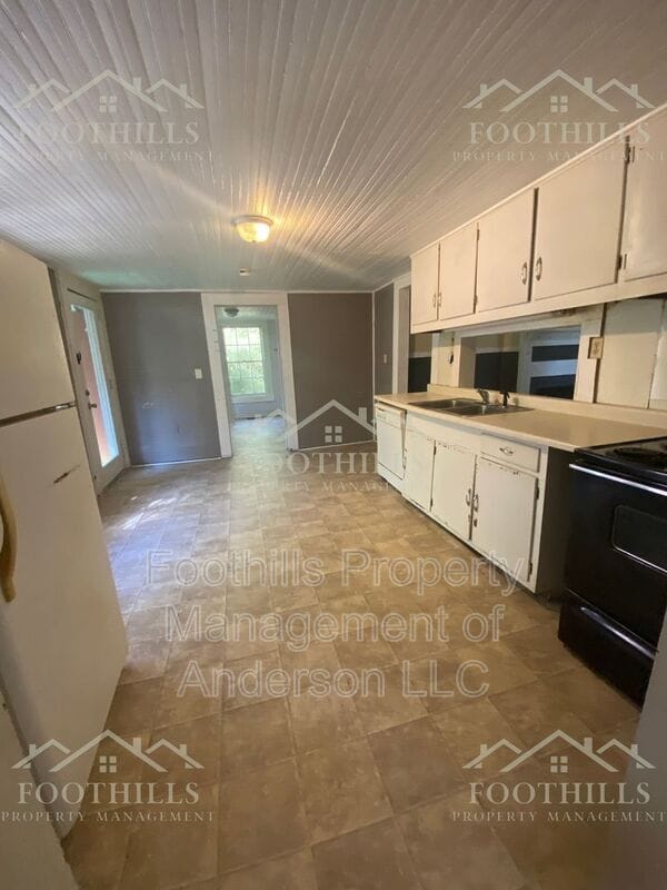 Photo - 1018 Cothran Cir