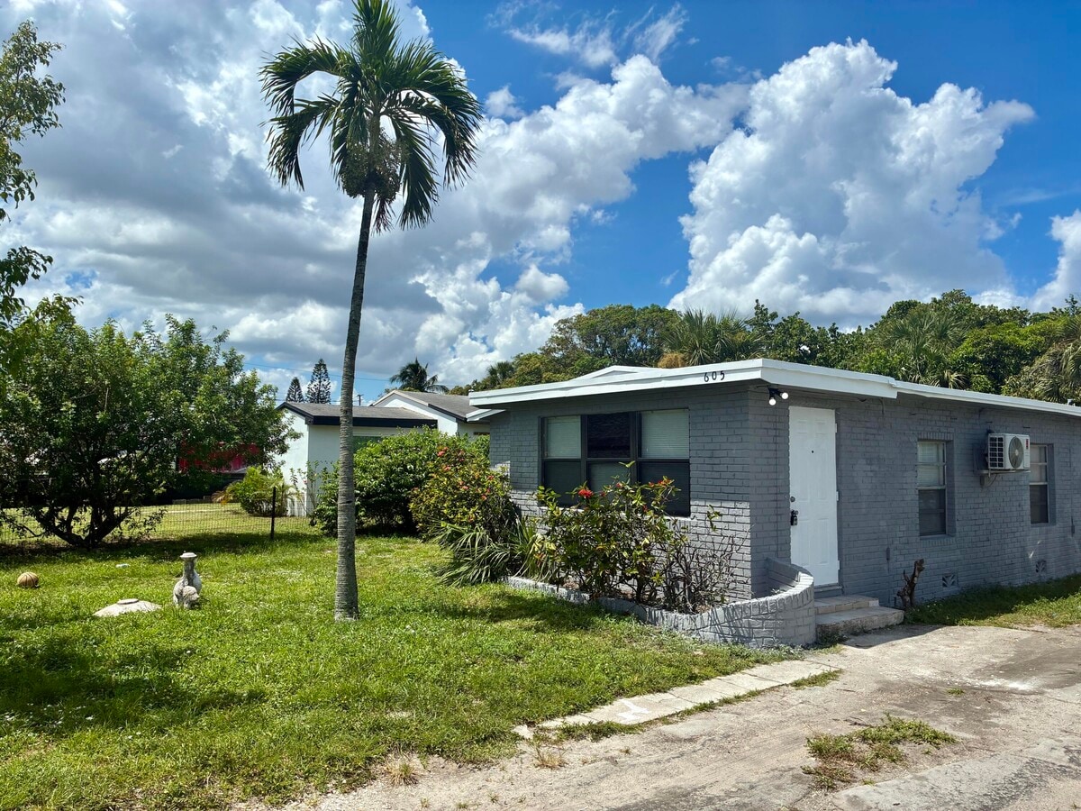 Photo - 605 NW 9th Ave
