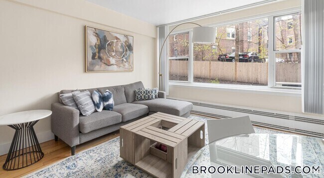 Building Photo - 1440 Beacon St Unit 313 Rental