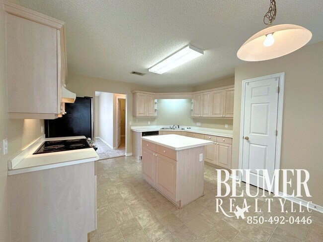 Photo - 3bd/2ba Home in Prime Location: Near Base, Close to Beaches!