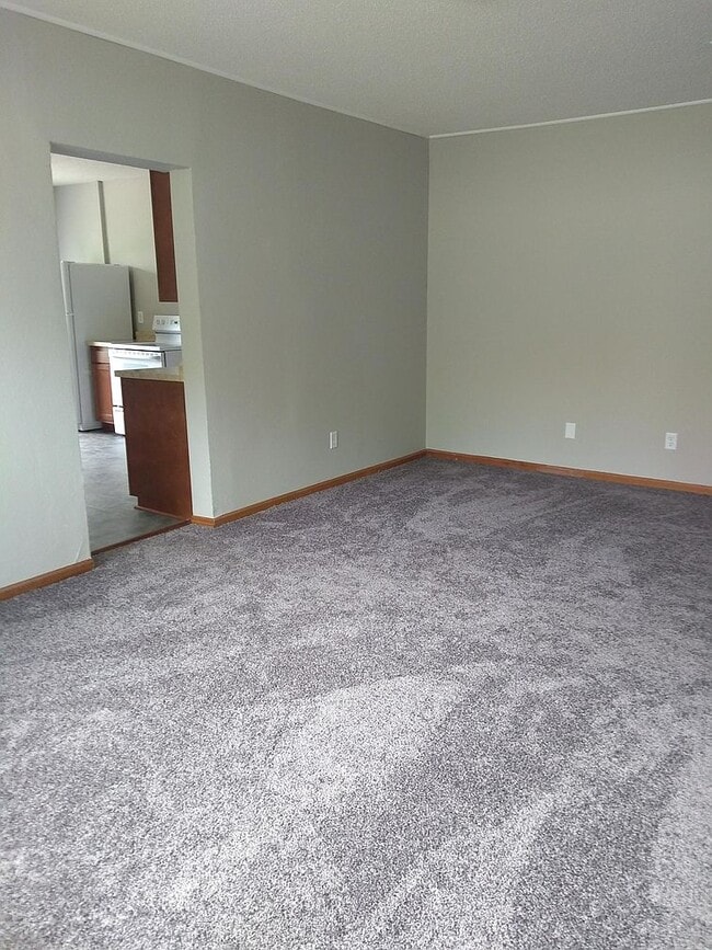 Building Photo - 424 4th St S