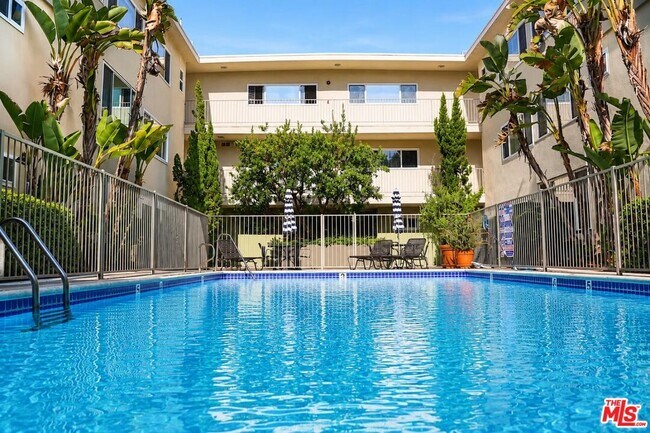 Photo - 1525 Hayworth Ave Unidad 107