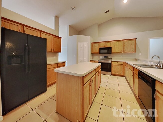 Photo - 910 Albertville Ct