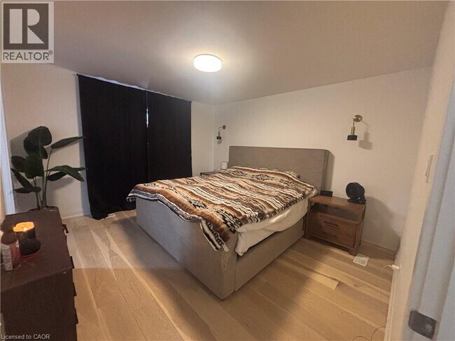 Photo - 258 Hespeler Rd