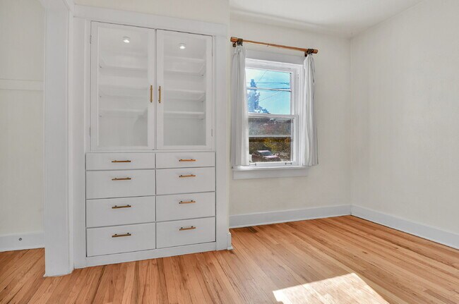 Photo - $2,600.00, 1 bed + non-conforming room, 1 ...