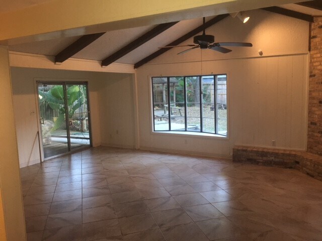 Photo - 139 Pamellia Dr Casa