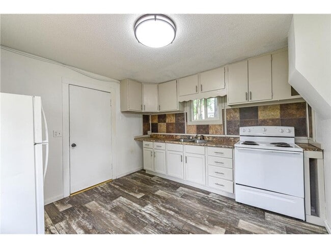 Photo - 2 Bedrooms, 1 Bathroom Single Family Home in Little Falls, MN- Large corner lot