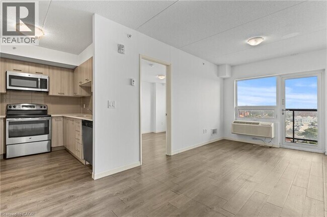 Photo - 220 Cannon St E Unit 706