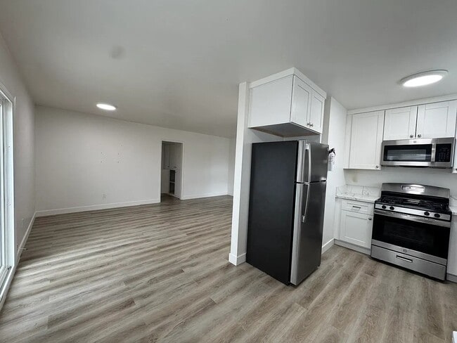 Photo - Hurlbut Unit 8564