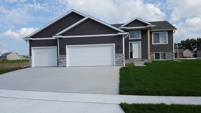 Photo - 3984 Stone Point Dr NE