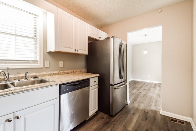 Photo - 213 Hampton Dr