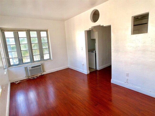 Photo - 901 Collins Ave Unit 201