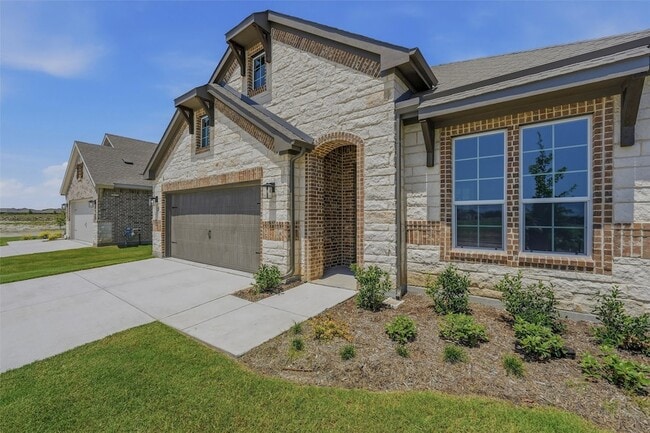 Photo - 2105 Bluebird Ln