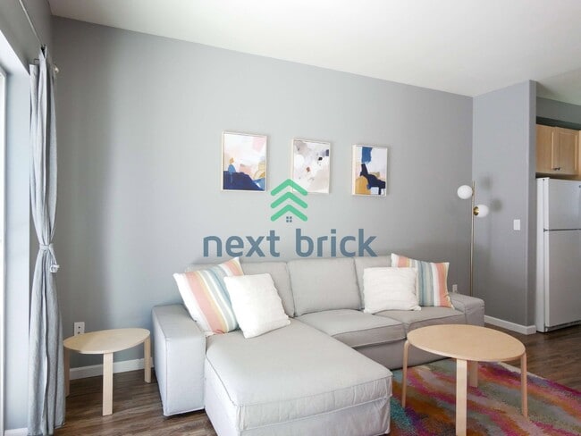 Photo - Quiet Townhouse 2 Beds 1.5 Bath Available for Rent!