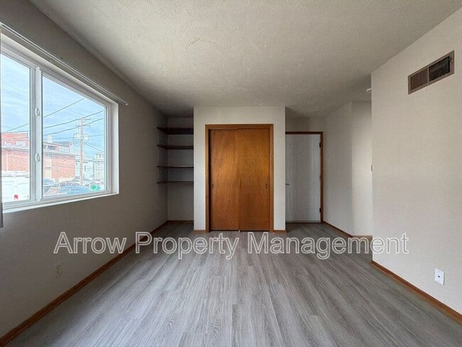 Building Photo - 1410 F St Unit 8