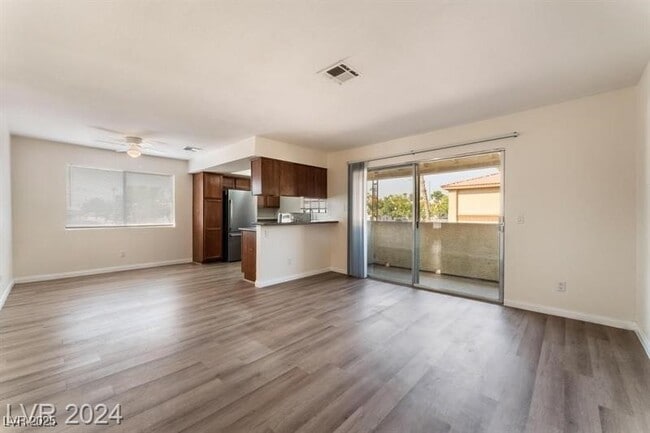 Building Photo - 7200 W Pirates Cove Rd Unit 2108