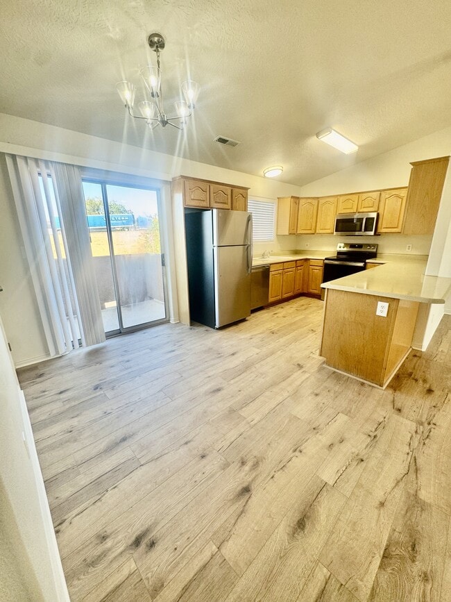 Photo - 1122 E 300 S