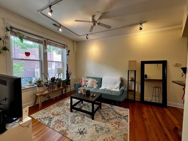 Building Photo - 2315 W Eastwood Ave Unit 3E