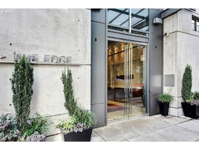 Photo - Elegant Pearl District Residence with Designer Kitchen, Floor-to-Ceiling Windows & Secured Parking