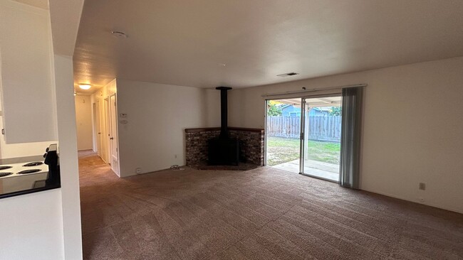 Photo - 2004 Robbie Ave