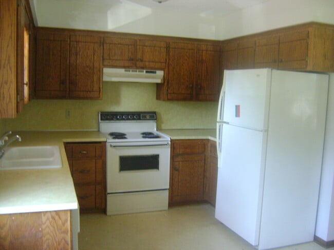 Building Photo - 2233 5th Ave, NE Unit 2, Upstairs