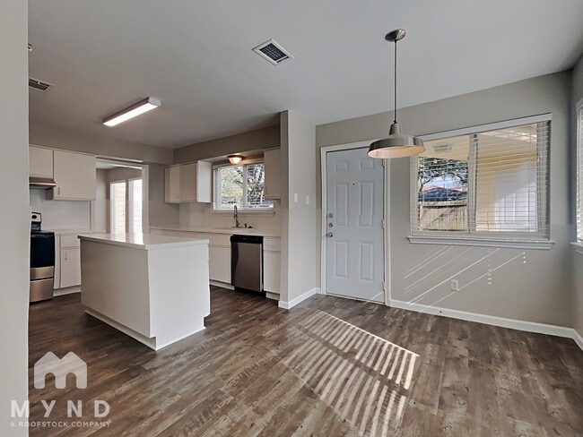 Building Photo - 1739 S Kirkwood Rd Rental