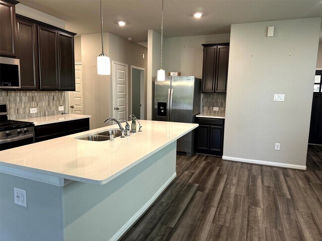 Photo - 7072 Silverleaf Oak St
