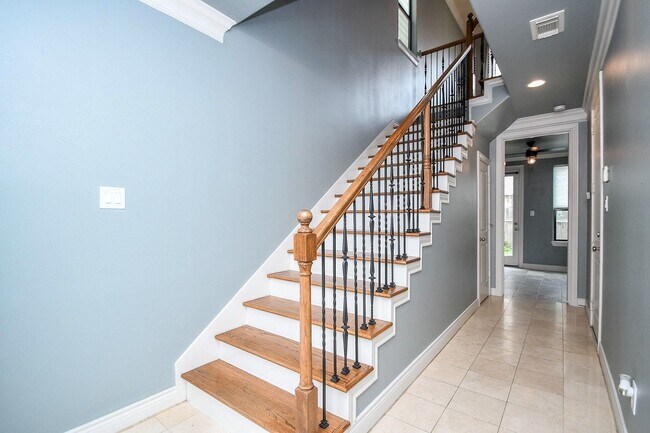 Photo - 2222 Hilshire Lake Dr