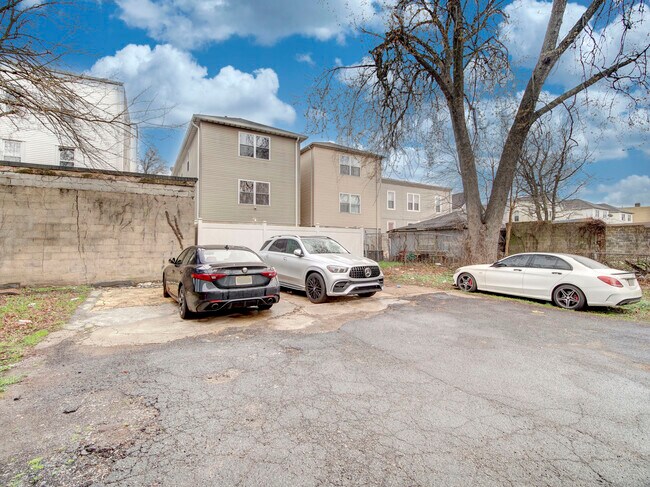 Photo - 140 Fabyan Pl Unidad 2