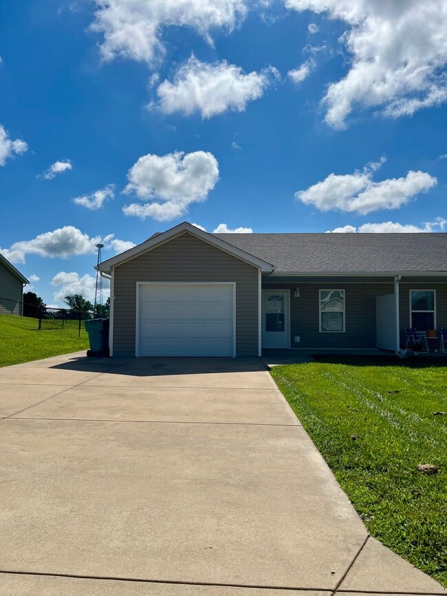 All Inclusive Duplex | 3 Bed | 2 Bath - All Inclusive Duplex | 3 Bed |  2 Bath Townhome