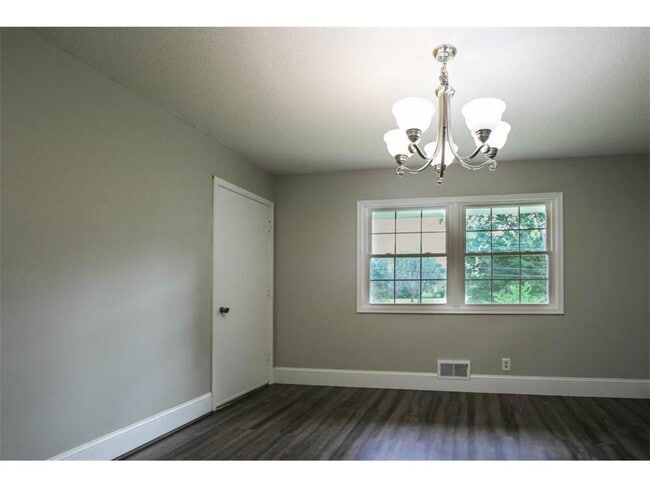 Photo - 8613 Zenith Rd