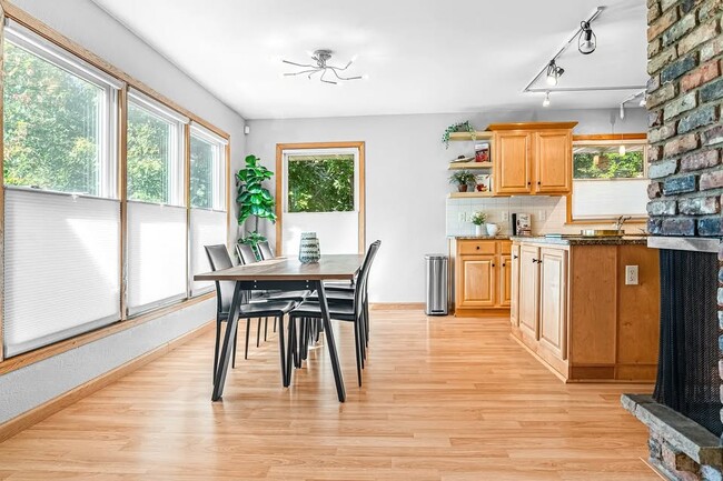 Photo - 4025 Chowen Ave S