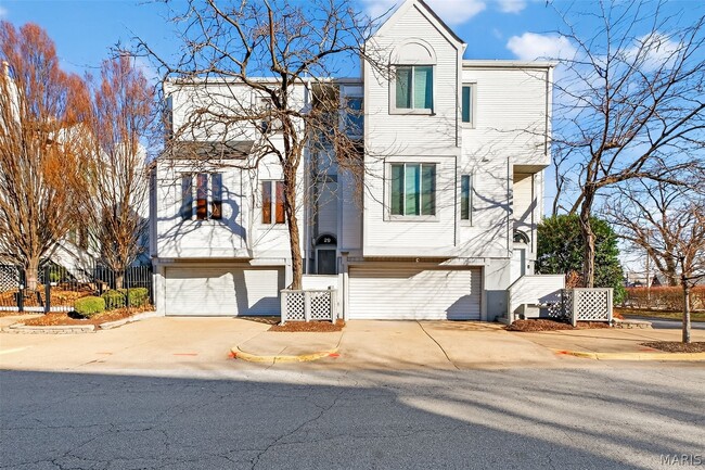 Photo - 28 Columbus Square Dr