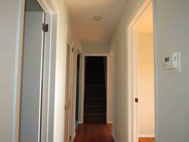 Pasillo principal - 11 Louis St Unidad 2nd Floor